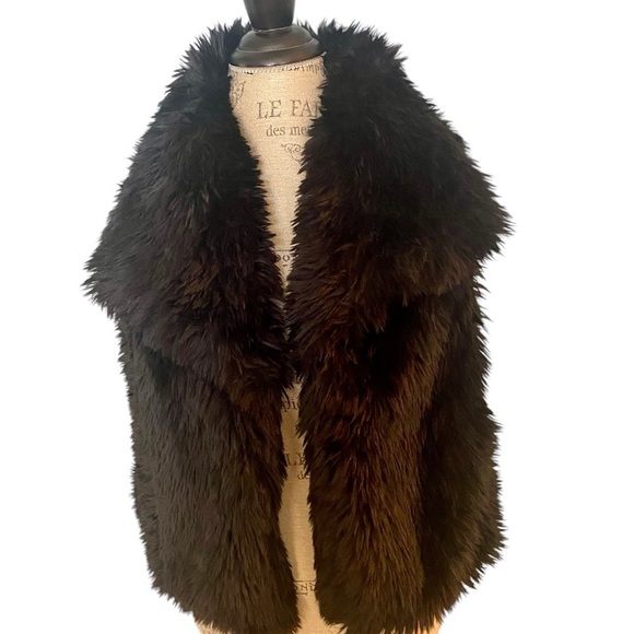 Luxurious Black Faux Fur Women's Jacket - Picture 1 of 3